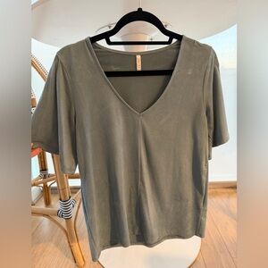 Z Supply Short Sleeve V-Neck Top in Soft Green